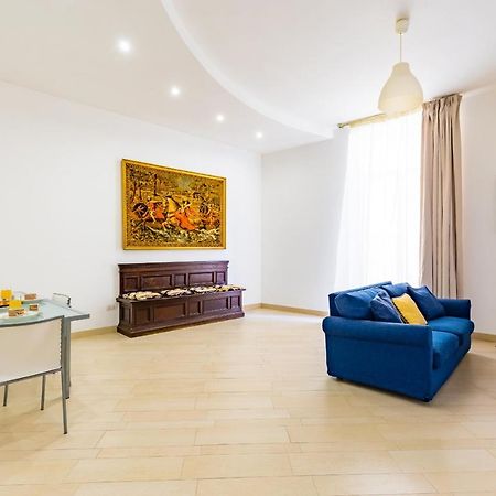 Apartment With Balcony In Palazzo Diaz By Wonderful Italy 那不勒斯 外观 照片