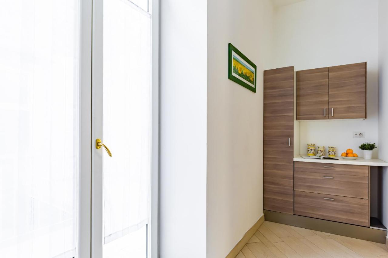 Apartment With Balcony In Palazzo Diaz By Wonderful Italy 那不勒斯 外观 照片